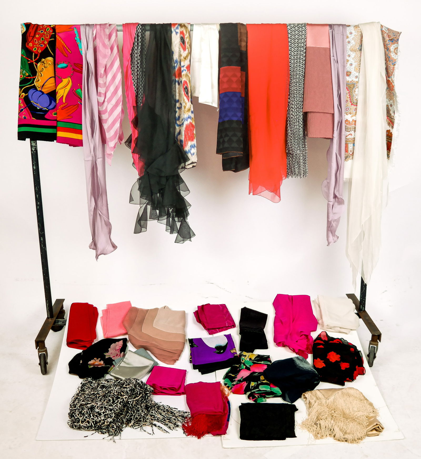 Fine Silk Scarves and Shawls (33) (1 of 12)