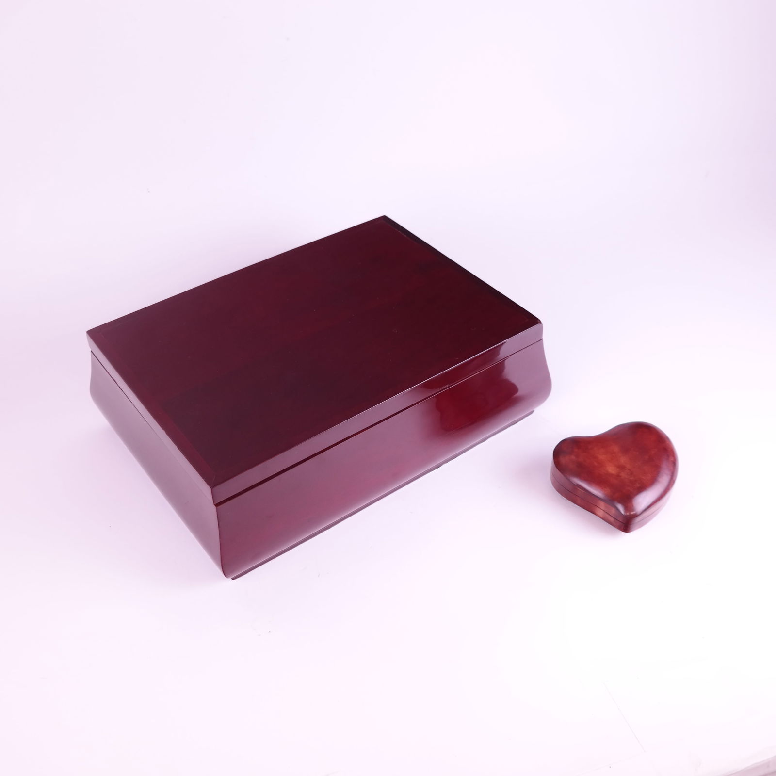 Hillwood and Peretti Jewelry Boxes (2) (1 of 13)