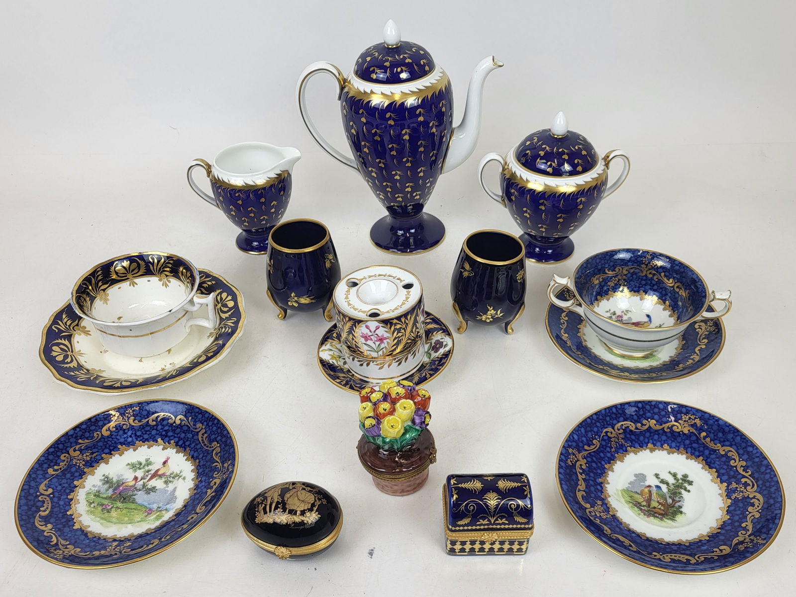 Group of Gilt Decorated Porcelain Items (16) (1 of 20)