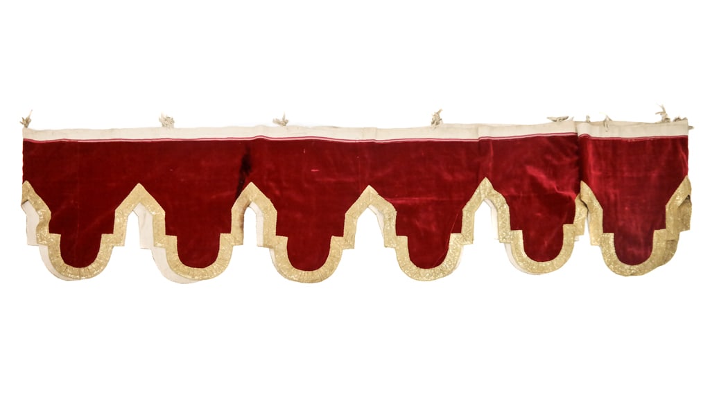 18th C. Silk Velvet Valance w/ Gold Trim: An extremely long 18th Century valance, possibly for a Baldachin, having a scalloped edge trimmed in gold ribbon, with original linen lining. [22.75" H x 256" L]. Overall good condition, with dark sta