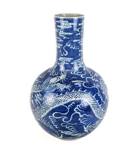 Chinese Dehua Dragon Decorated Vase