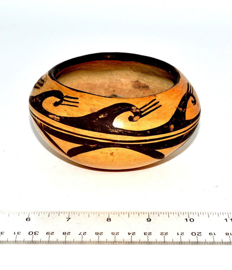 Hopi/Navajo Pottery Bowl: Earthenware bowl. 4 5/8" DIa x 2 3/4" H. Some wear.