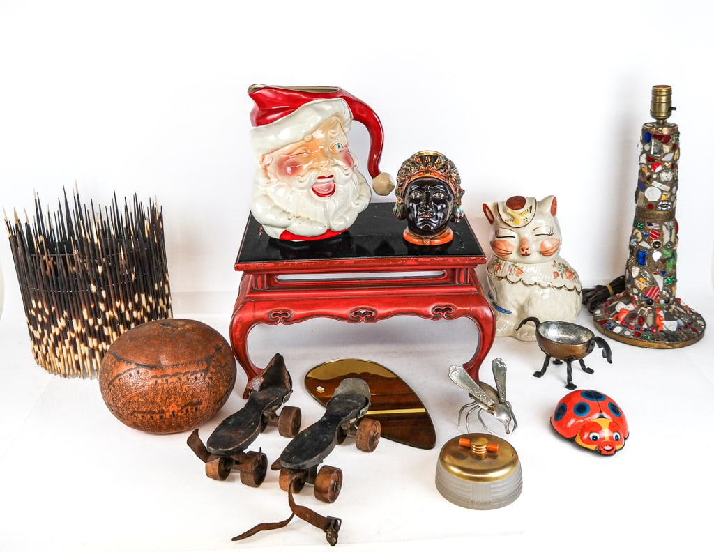 Mixed Group Kitsch and Other Items, 13: Mixed group of kitsch and other items comprising a wind up tin toy in the shape of a ladybug, a porcupine needle lampshade, a porcelain cat form cookie jar, a porcelain pitcher in the form of Santa, a