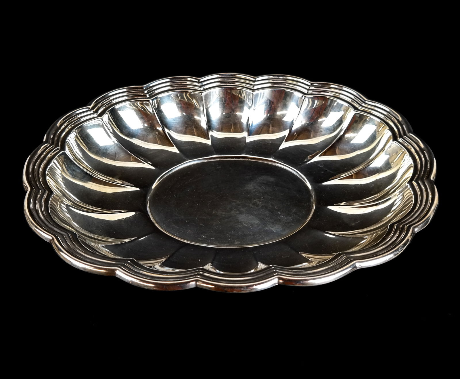Gorham Sterling Silver Oblong Bowl: Gorham mid-century modern sterling silver oblong scalloped bowl, circa 1951, 22 ozt., marks to base. [1.75" H x 13.5" L x 10.25" W] Overall condition is good.