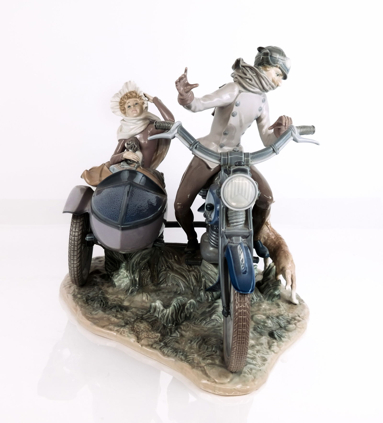 Lladro Sculpture "Motorist With Side Car" (1 of 12)