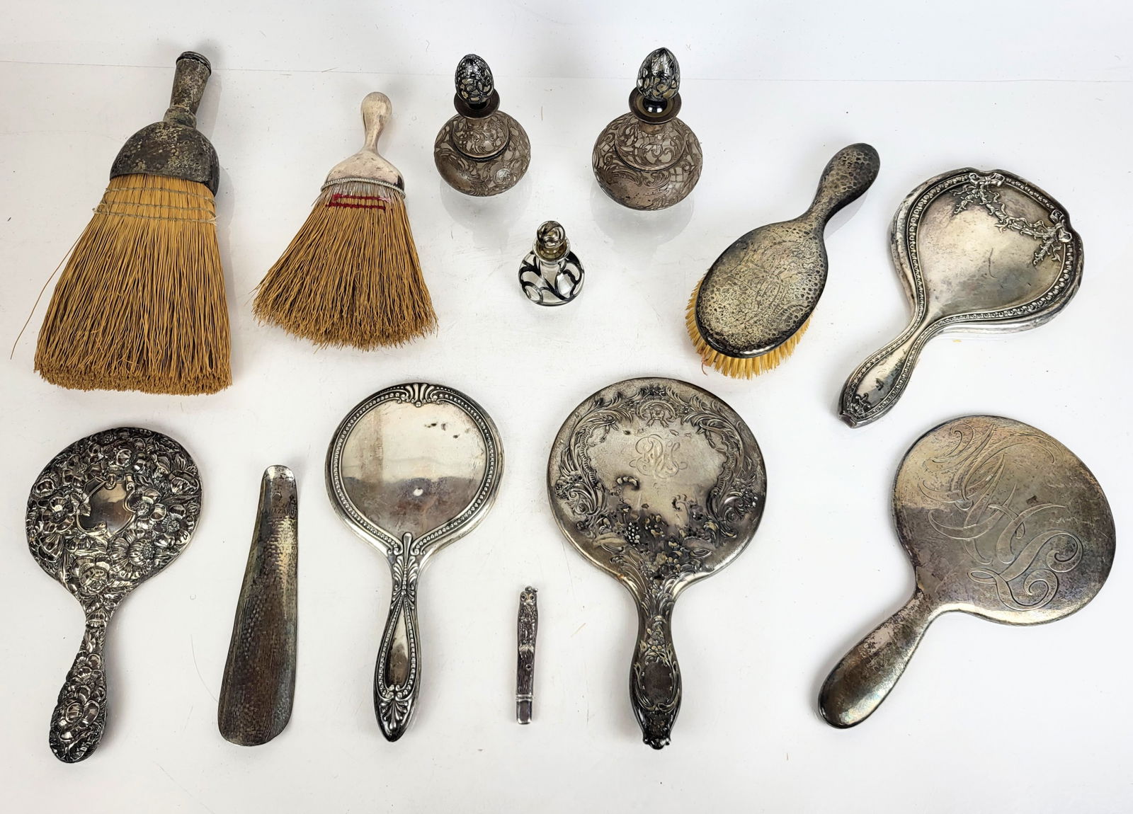 Group of Silver Handled Grooming Articles, 12 (1 of 19)