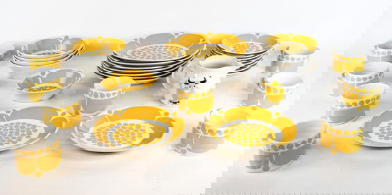 Arabia Sunnuntai and Other Porcelain Serveware, 31