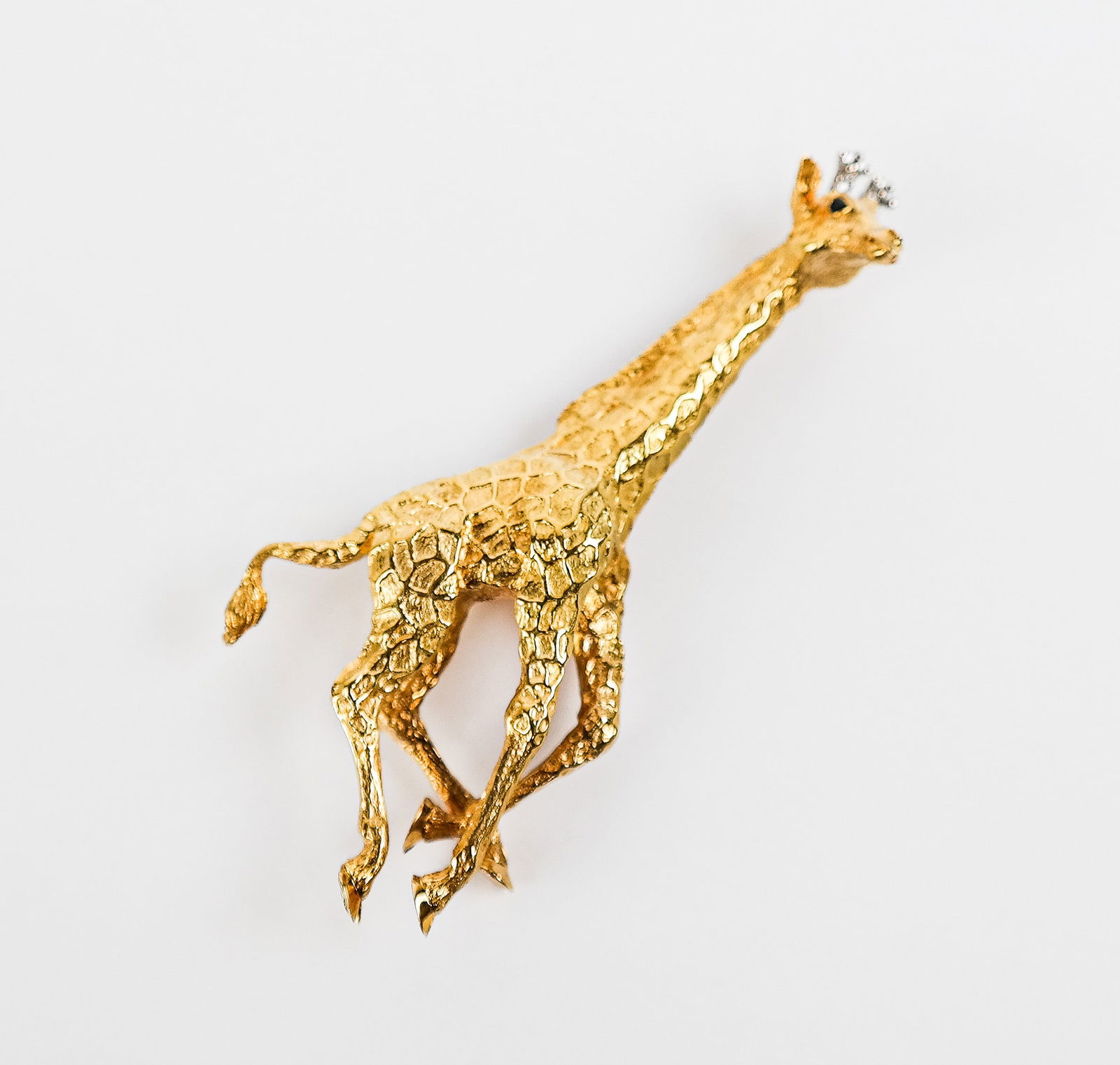 Tiffany & Co.18K Gold and Diamond Giraffe Brooch (1 of 11)