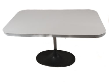 1950s-Style Kitchen Table