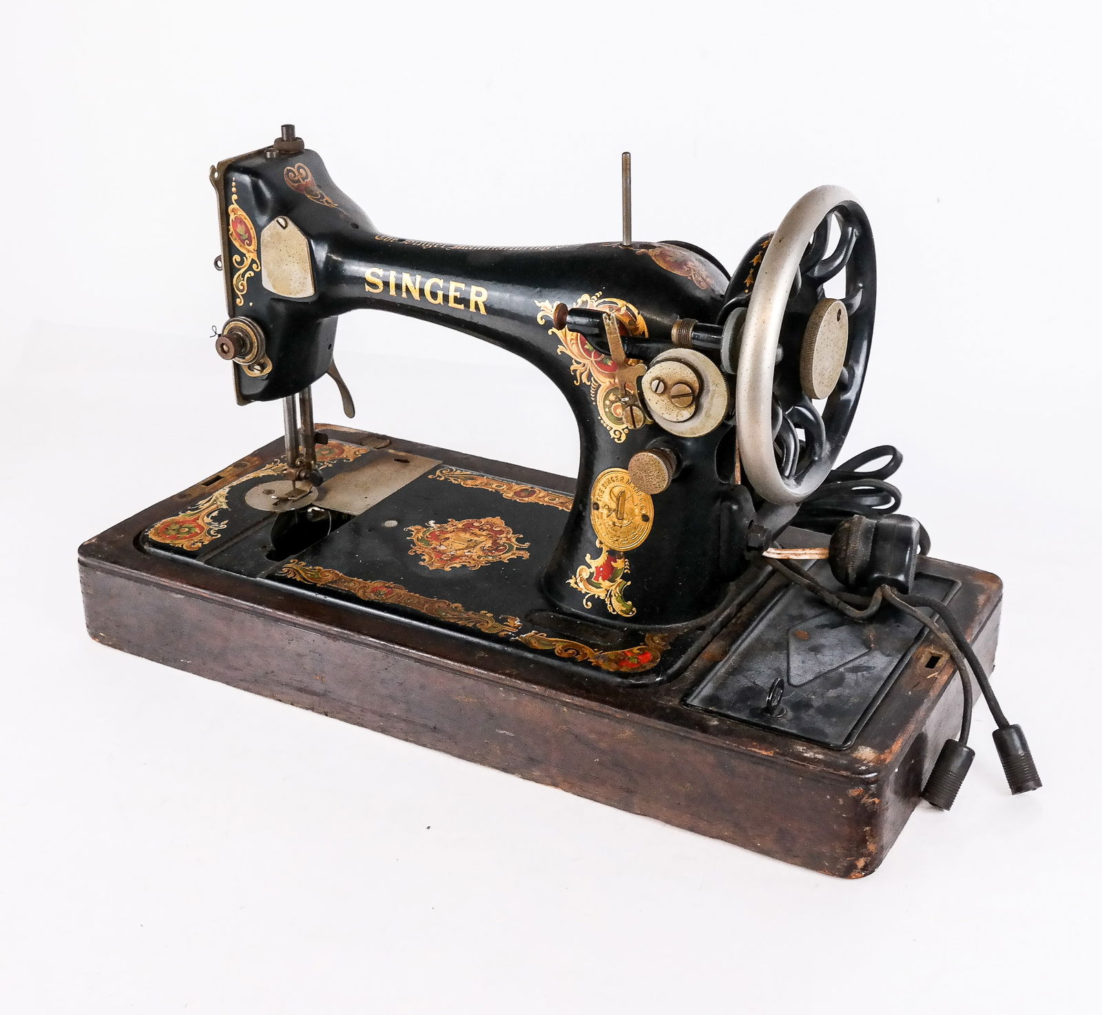 Vintage Singer Sewing Machine (1 of 14)