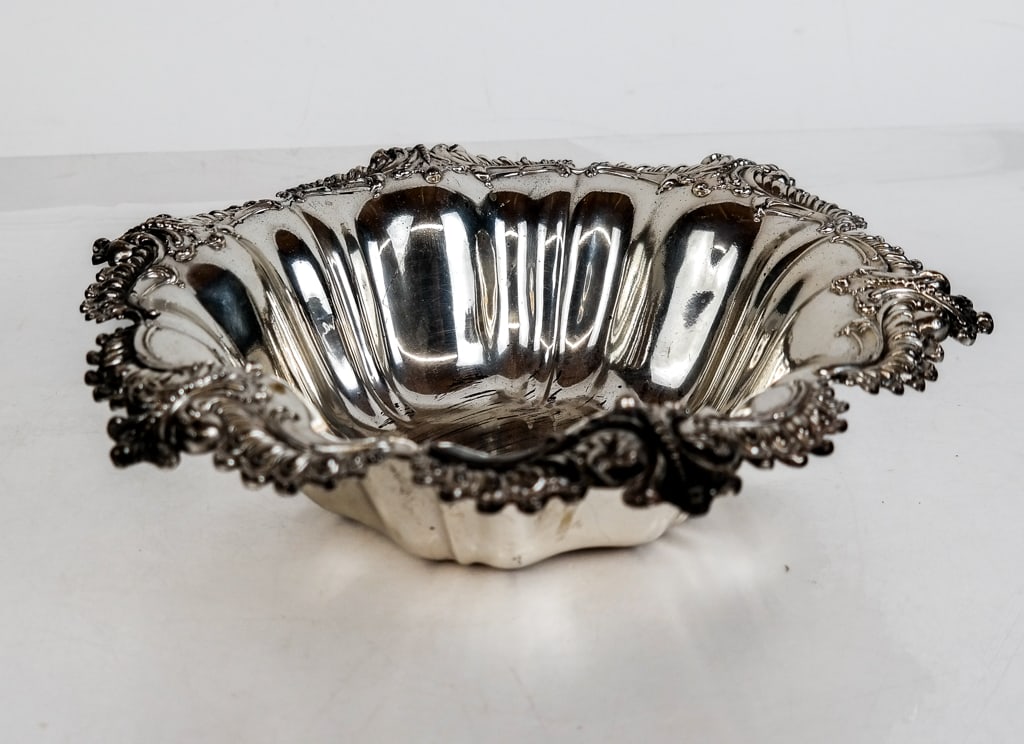 Alvin Sterling Silver Fruit Bowl: Alvin sterling silver fruit bowl, marks to base. [17 ozt., 3" H x 12" Diameter]. Overall condition is fair, tarnished and with dark streaks. Estate of Jacqueline Yudelowitz.