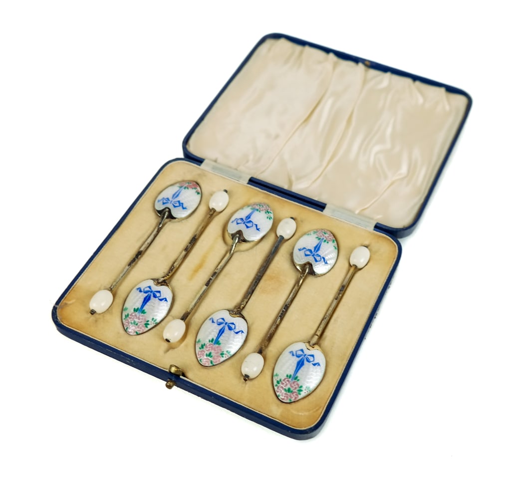 Art Deco Silver Plate and Bakelite Urn: Art Deco silver plate and Bakelite urn, probably first quarter of the 20th century. [14" H x 6.25" W x 5.5" D]. Overall condition is good, tarnished. From the Collection of Susan and Cliff Freeman.