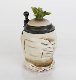Musterschutz "Sad Radish" Figural Porcelain Stein