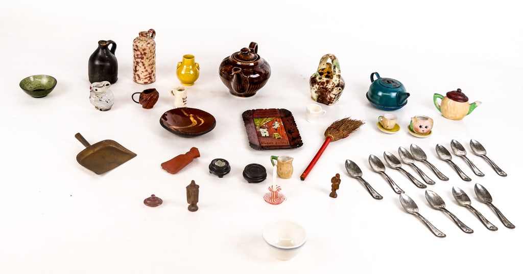 Assorted Diminutive or Doll Decorative Wares, 37 (1 of 10)