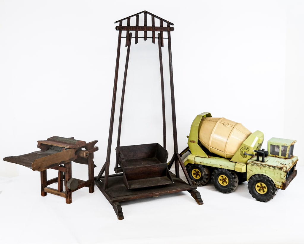 Tonka Ready-Mixer and Two Diminutive Articles (1 of 12)