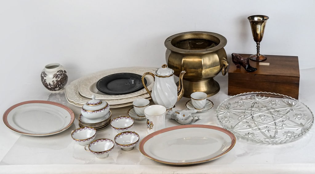 Assorted Serve Ware and Other Decorative Items (1 of 20)