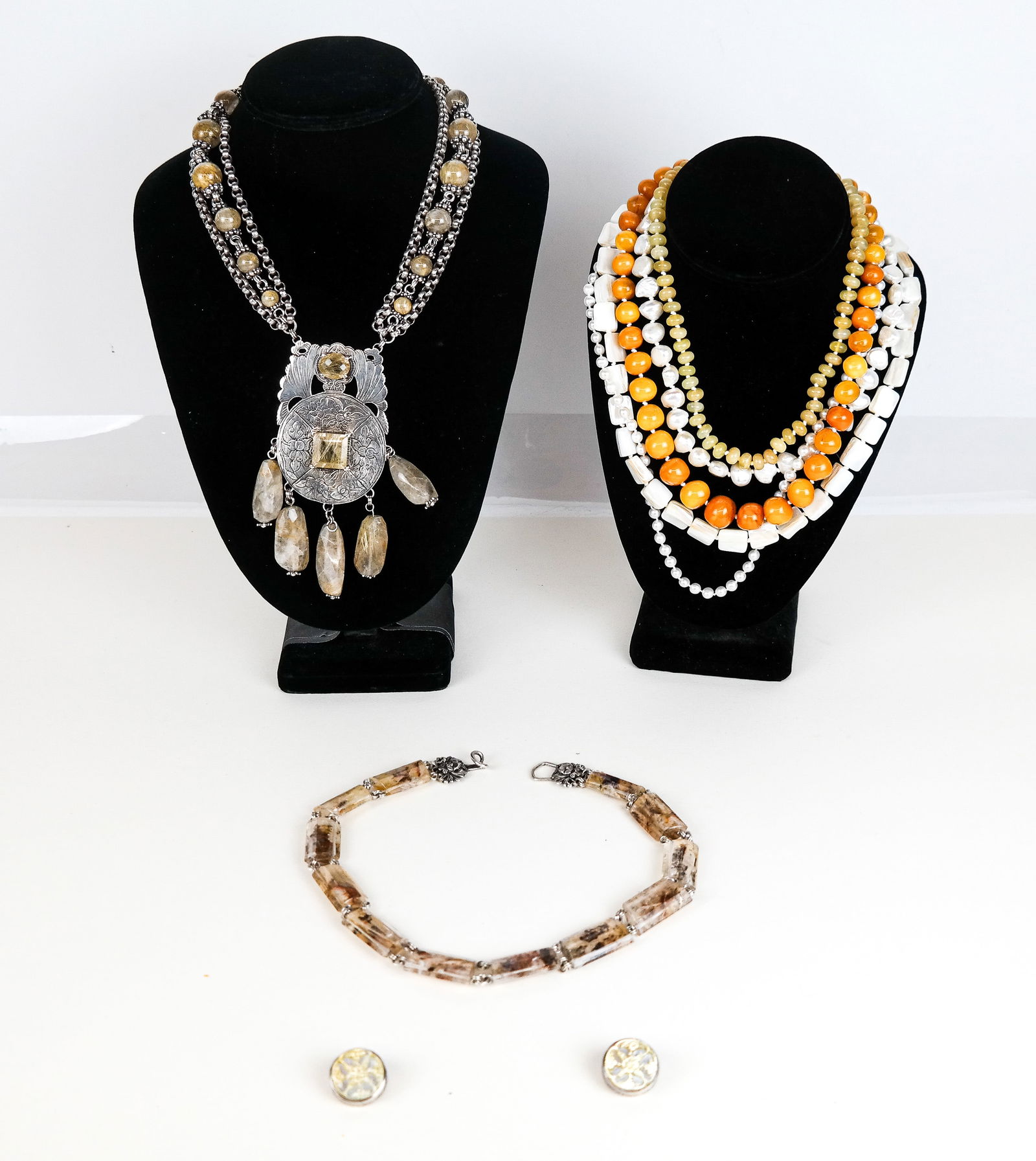 Stephen Dweck Silver and Gemstone Jewelry (5): Stephen Dweck collection of sterling silver and gemstone jewelry comprising a mother-of-pearl, baroque and cultured pearl, agate and faux amber torsade necklace [15" L]; quartz link necklace with extr