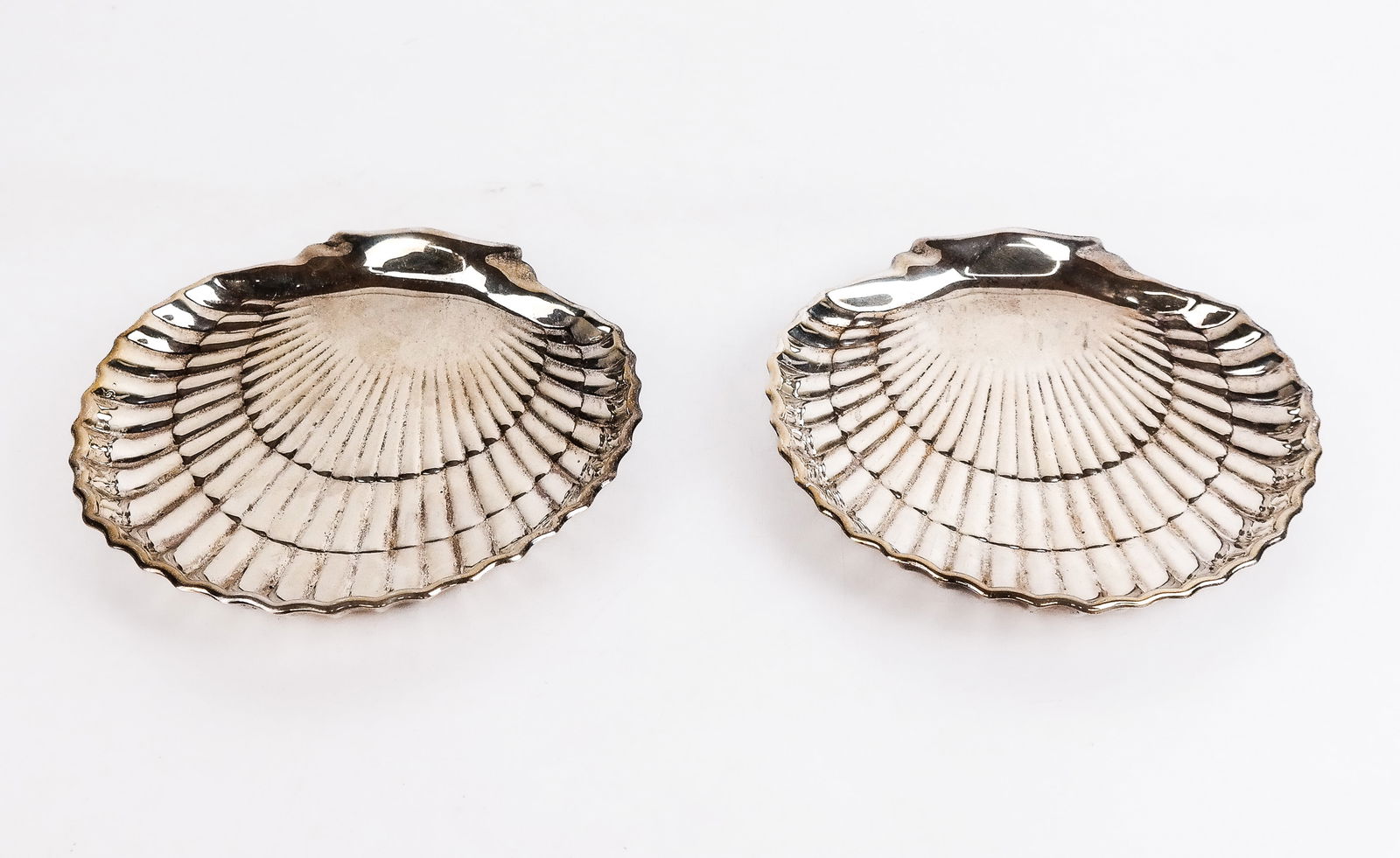 Gorham Pair of Sterling Silver Shell Dishes (1 of 13)