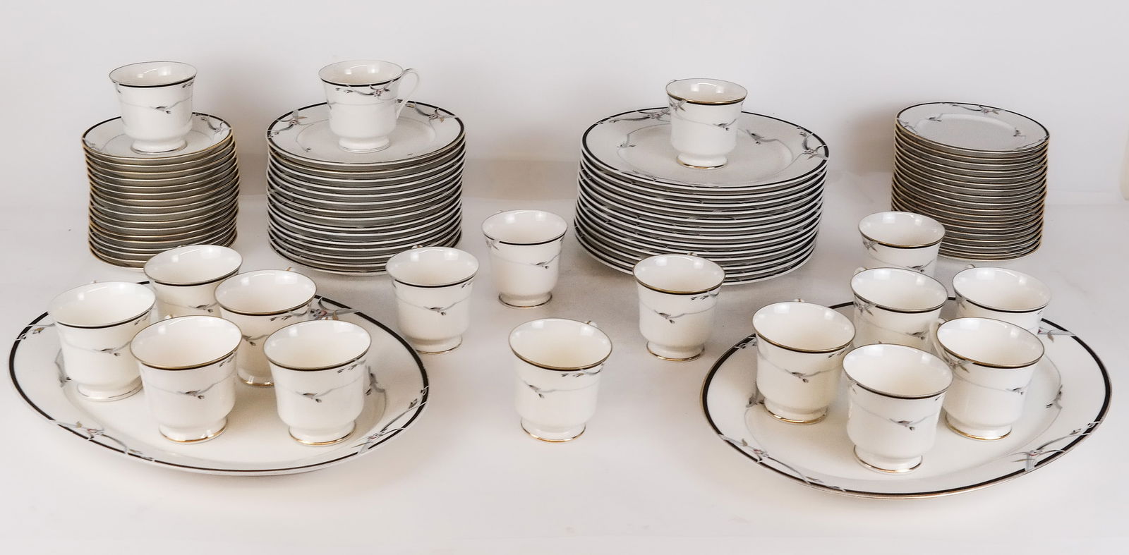 Gorham China "Manhattan" Dinner Service, 83: Gorham "Manhattan" fine china partial dinner service, comprising 13 dinner plates [10.5" Diameter], 15 dessert plates [8.25" Diameter], 18 bread and butter plates [6.5" Diameter], 17 saucers and 18 co