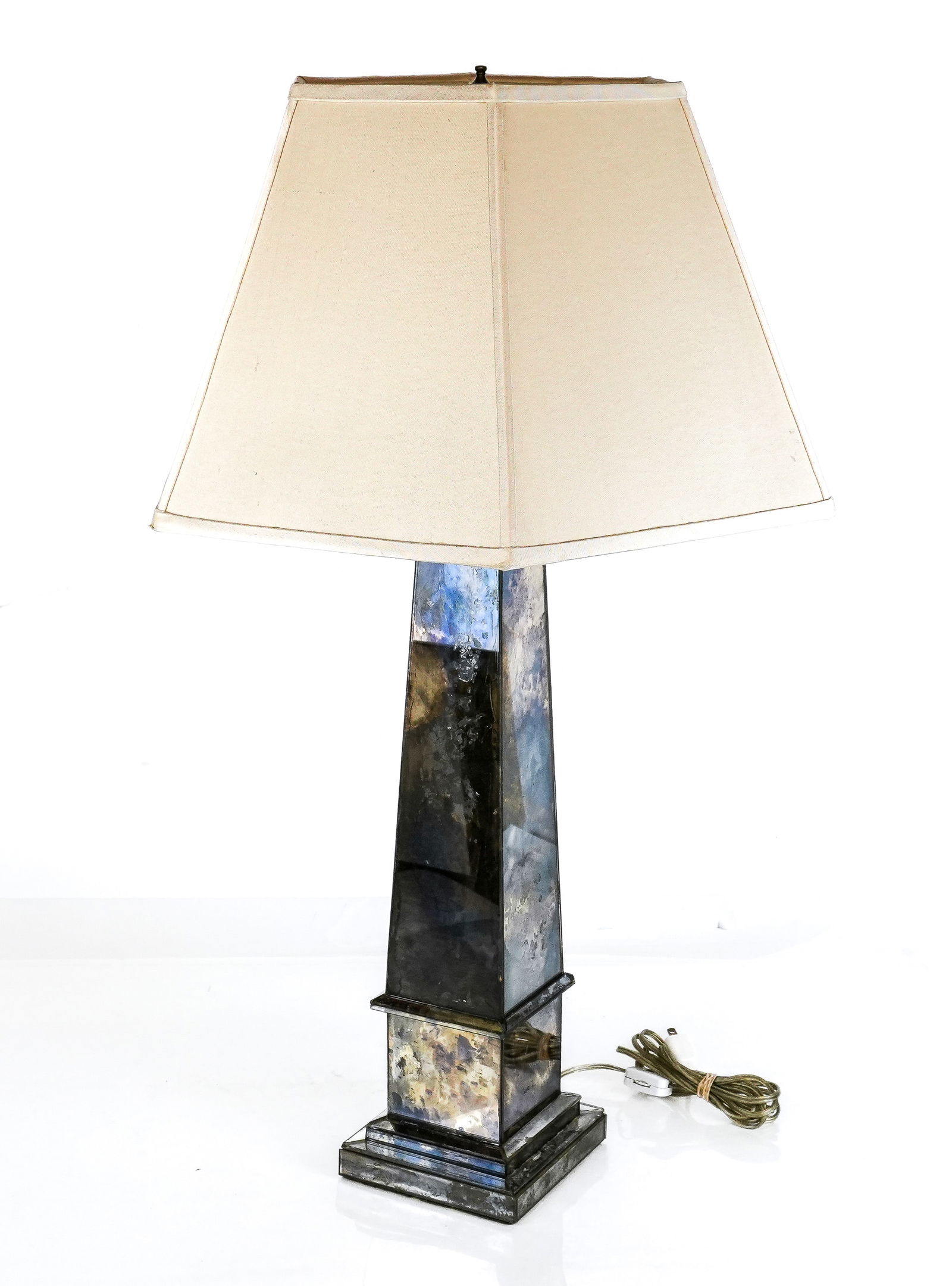 Mirrored Obelisk Form Lamp (1 of 11)