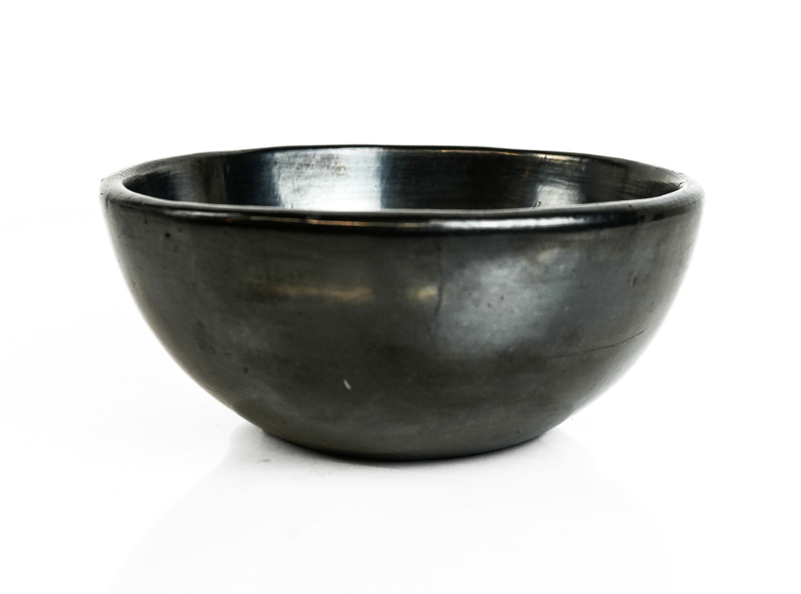 Maria MARTINEZ San Idelfonso Blackware Bowl: Maria Martinez (American, c. 1887-1980) San Idelfonso polished blackware bowl, American early 20th century, with a high gloss finish, signed Marie to base, provenance from Sotheby's Fine American Indi