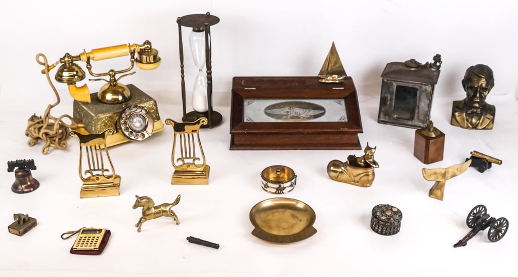 Assorted Brass and Other Decorative Articles, 18: Assorted decorative articles comprising a brass dish marked "Pocket Change", a Leonard Silver Manufacturing Company brass hourglass with an eight hour run time, a brass bookend in the form of a whale