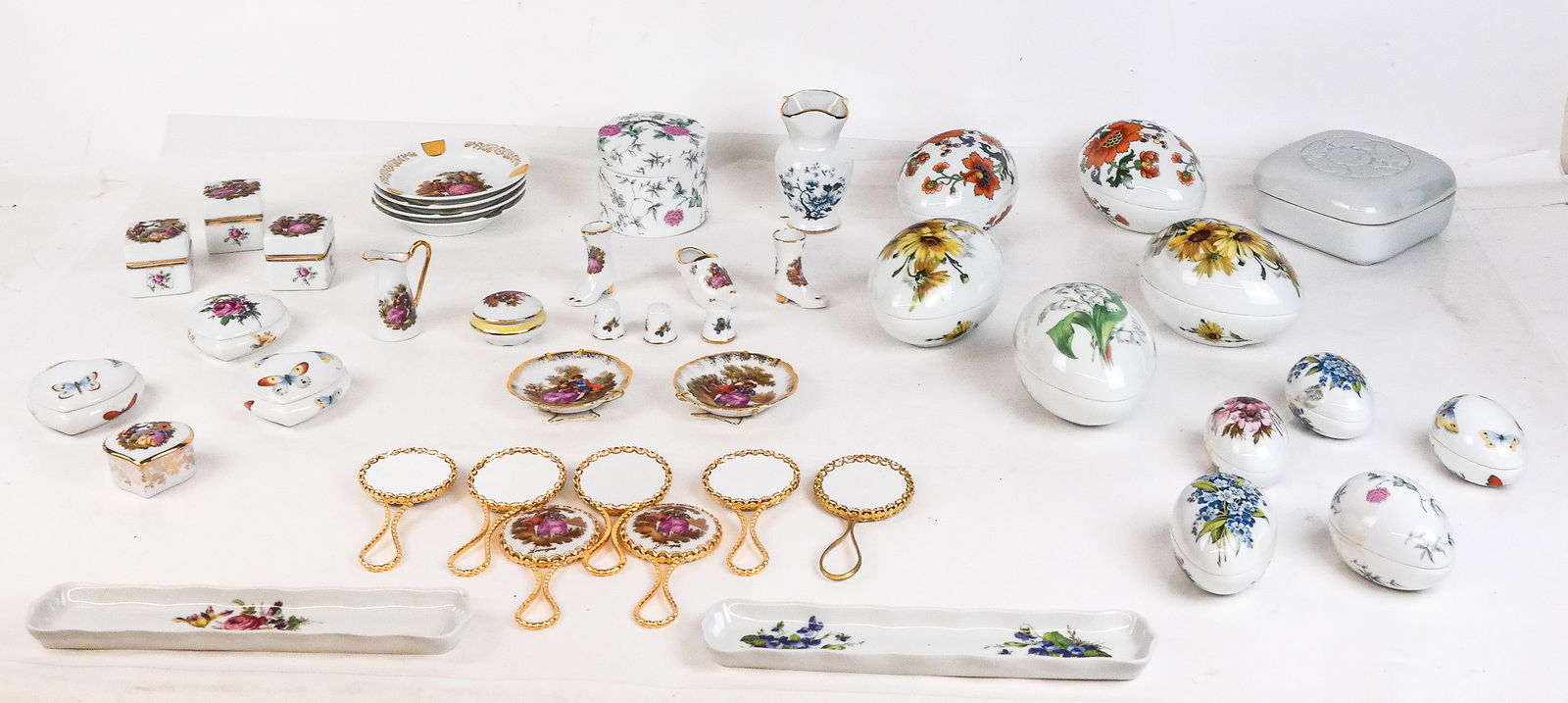 Tiffany & Co. & Other Group of Porcelain Accessori: Group of assorted floral and figural decorated porcelain vanity, desk and table accessories, comprising Tiffany & Co. chinoiserie decorated jewelry/trinket box, mark to base Tiffany & Co. 1979, togeth
