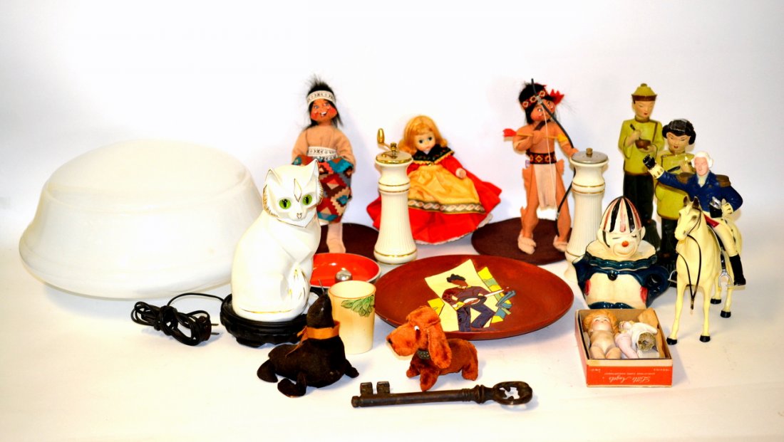 Box Lot Assorted Vintage Articles: Comprises: Glass deco-style cat-form lamp, Asian figures, Native American dolls, modern aluminum ashtray, Lenox porcelain salt and pepper shakers, and many others. Condition varies, all sold as is. 15