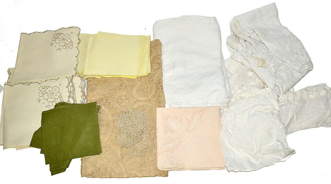 Group of Linen and Lace Tablecloths: Group of linen and lace tablecloths. Used condition.