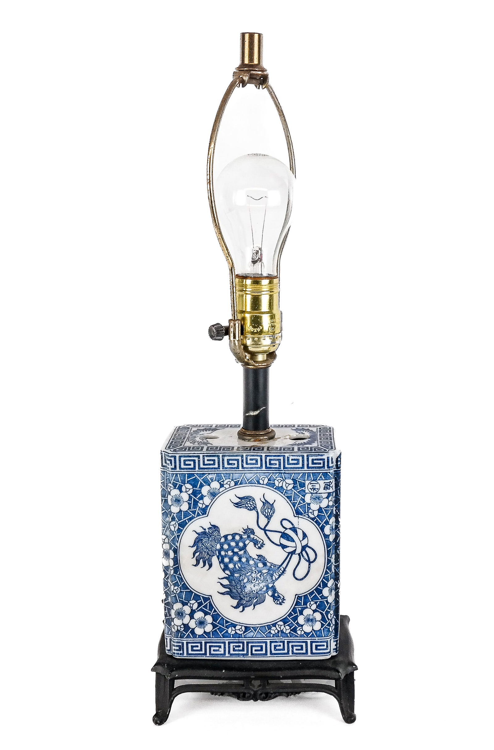 Chinese Blue and White Vase as a Lamp (1 of 12)