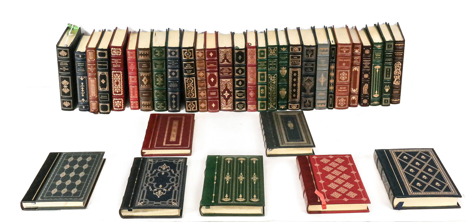 BOOKS: Assorted Leatherbound Classics, 51: 51 classic books, bound in colored leather with gilt lettering and trim, and gilt page edges, Franklin Mint Edition, from "Moby Dick" to "Vanity Fair". In very good condition.