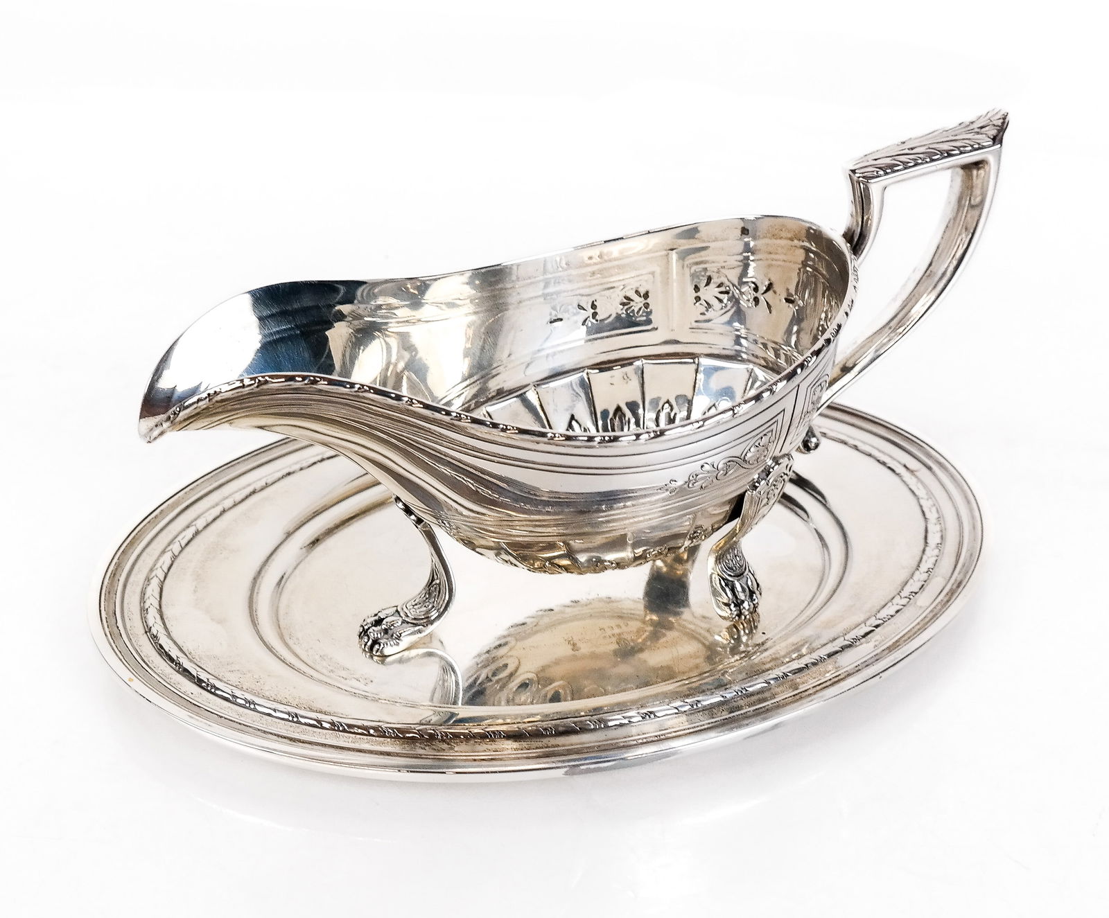 Gorham Sterling Silver Gravy boat and Tray (1 of 10)