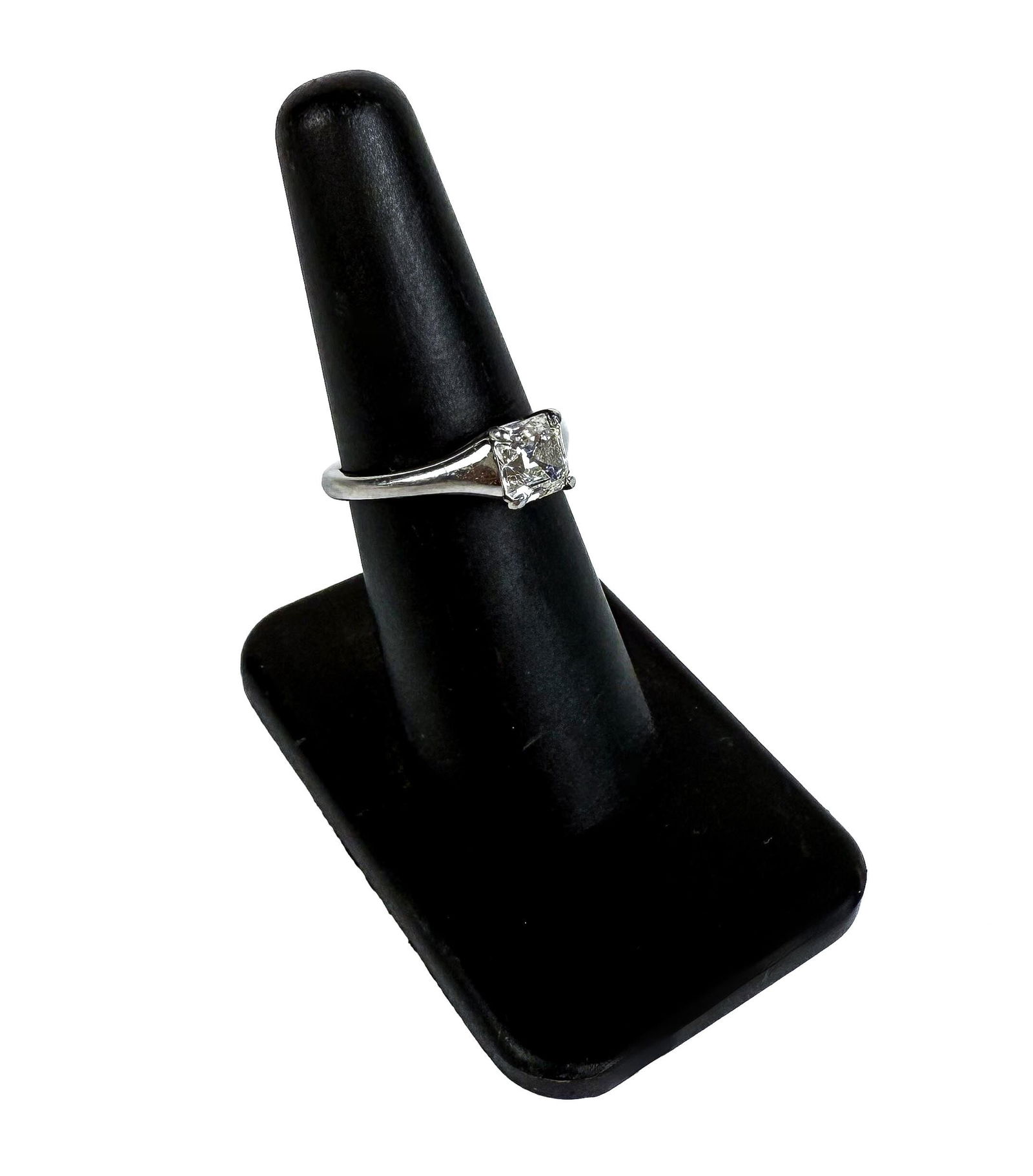Michael Bondanza Diamond & Platinum Solitaire Ring (1 of 20)