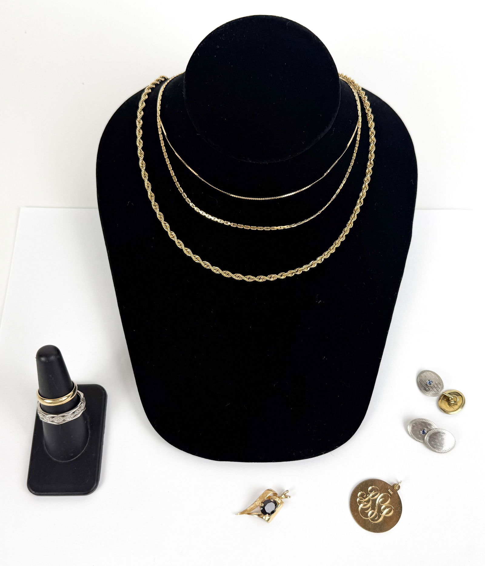 Collection of Gold Jewelry, 9 (1 of 20)