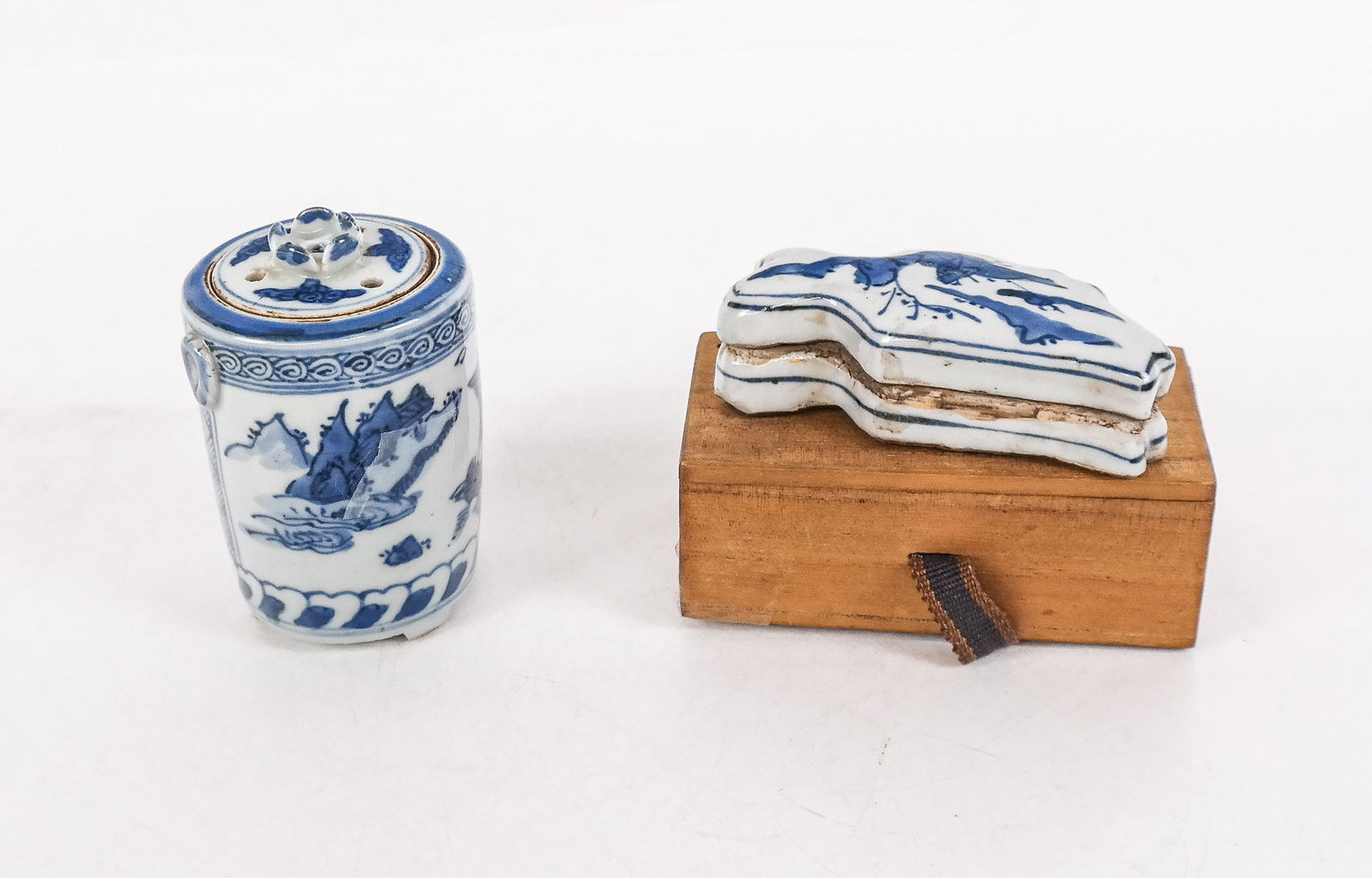 Chinese Qing Dynasty Porcelain Censor and a Box (1 of 14)