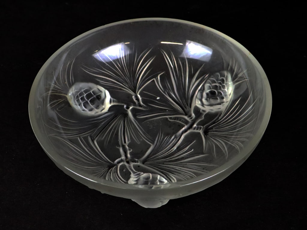 Verlys Pinecone Bowl Frosted Glass Bowl: Verlys "Pinecone" frosted glass bowl, mark to base. [1.5" H x 6" Diameter.] Overall condition is good.