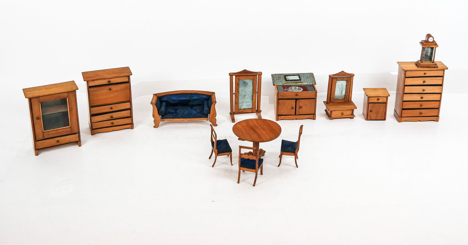 1:12 Scale Dollhouse Furniture Articles, 13 (1 of 16)
