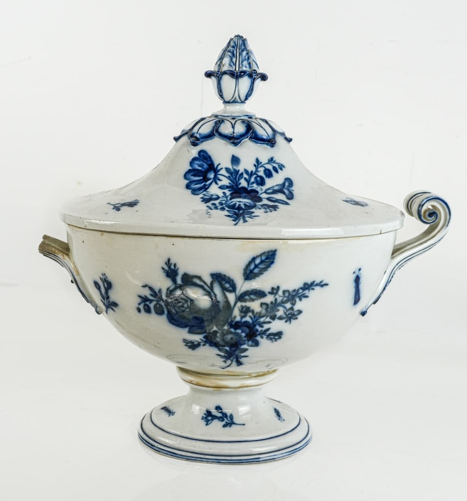 Meissen Porcelain Covered Tureen (1 of 19)