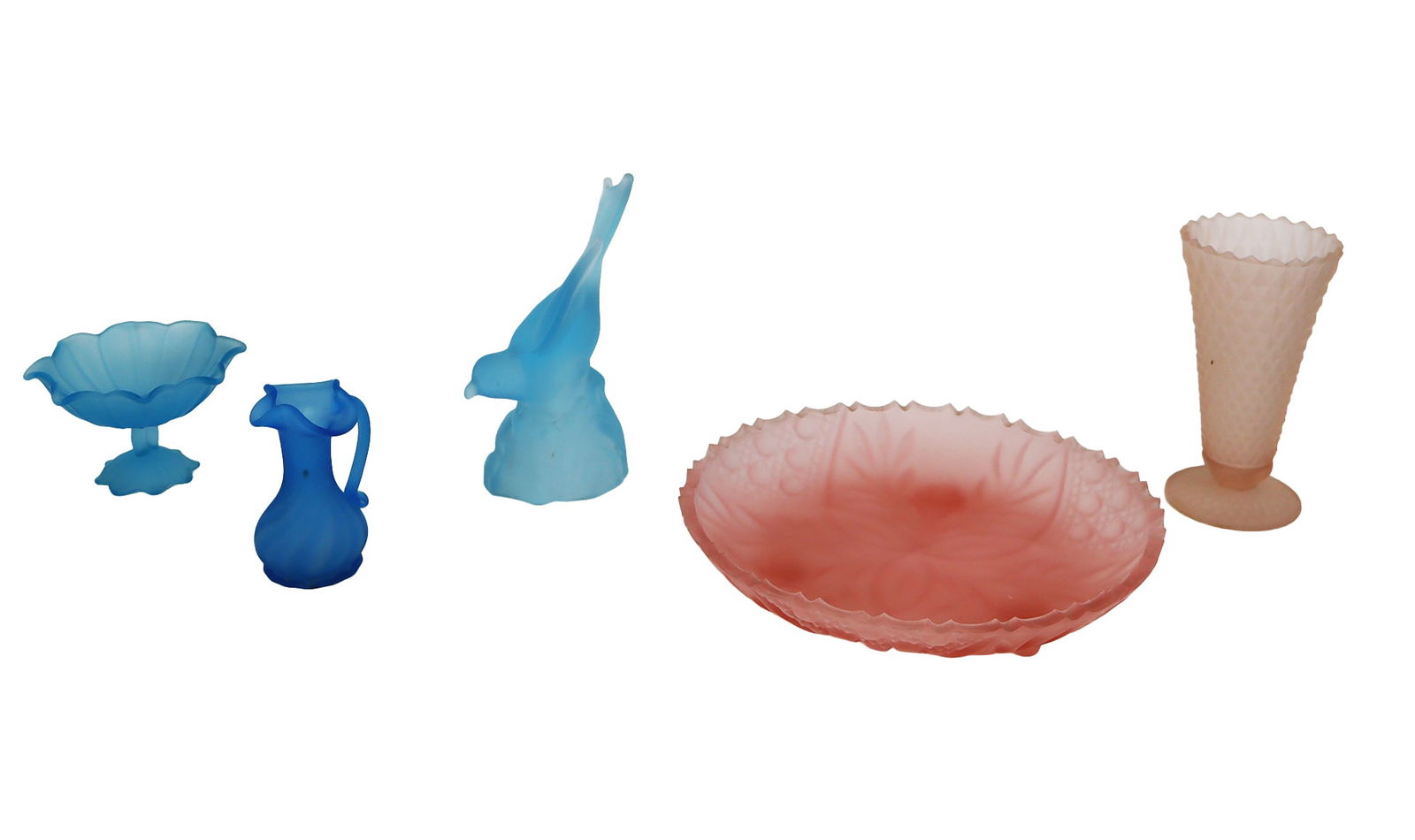 Westmoreland and Other Frosted Glass, 5: Assorted frosted glass articles comprising an L.E. Smith "Bird in Flight" frosted glass sculpture, unsigned, a small frosted glass ewer, a Westmoreland frosted glass nut dish on a foot, signed to base