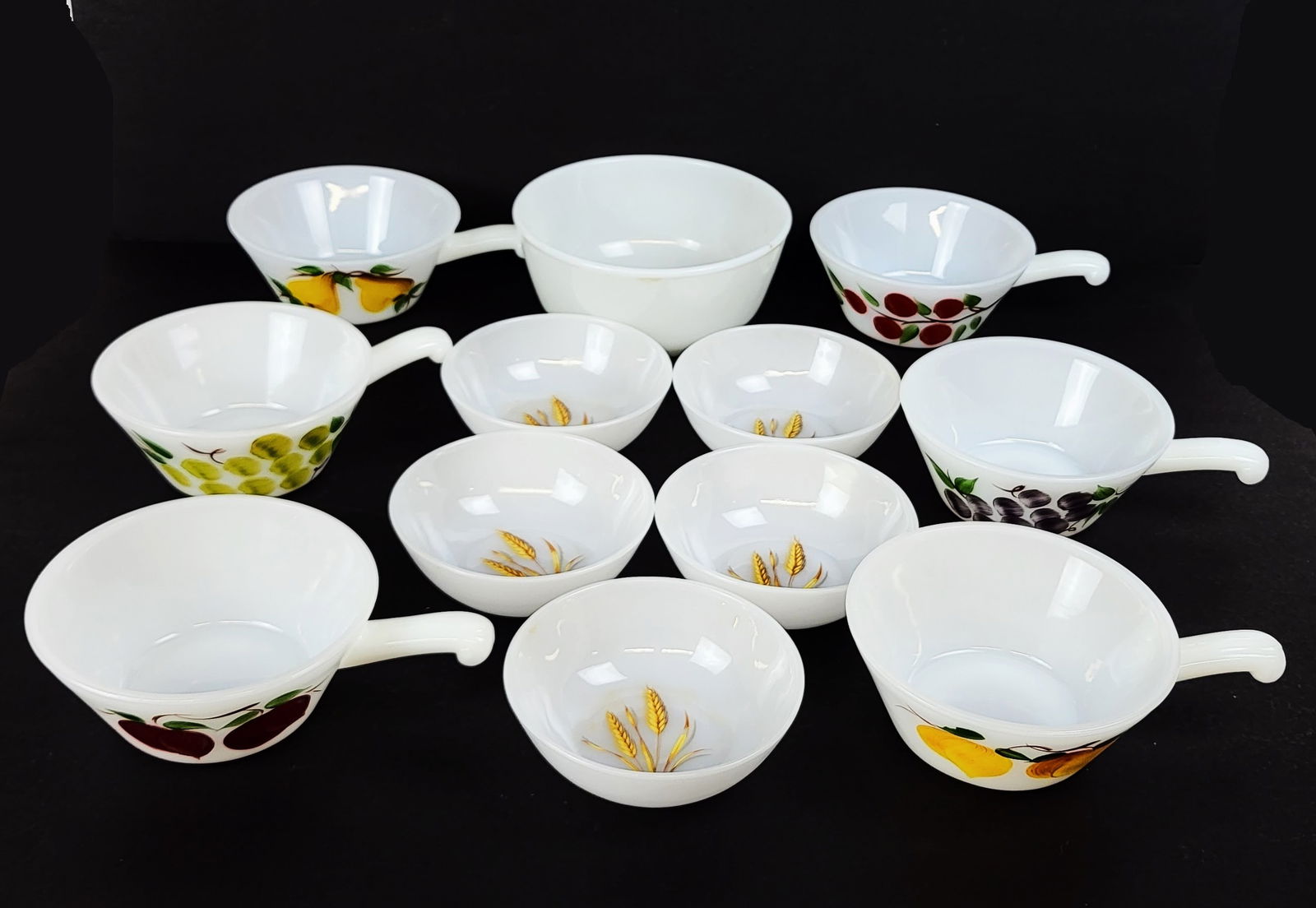 Anchor Hocking "Fire King" Milk Glass Group of Din (1 of 12)