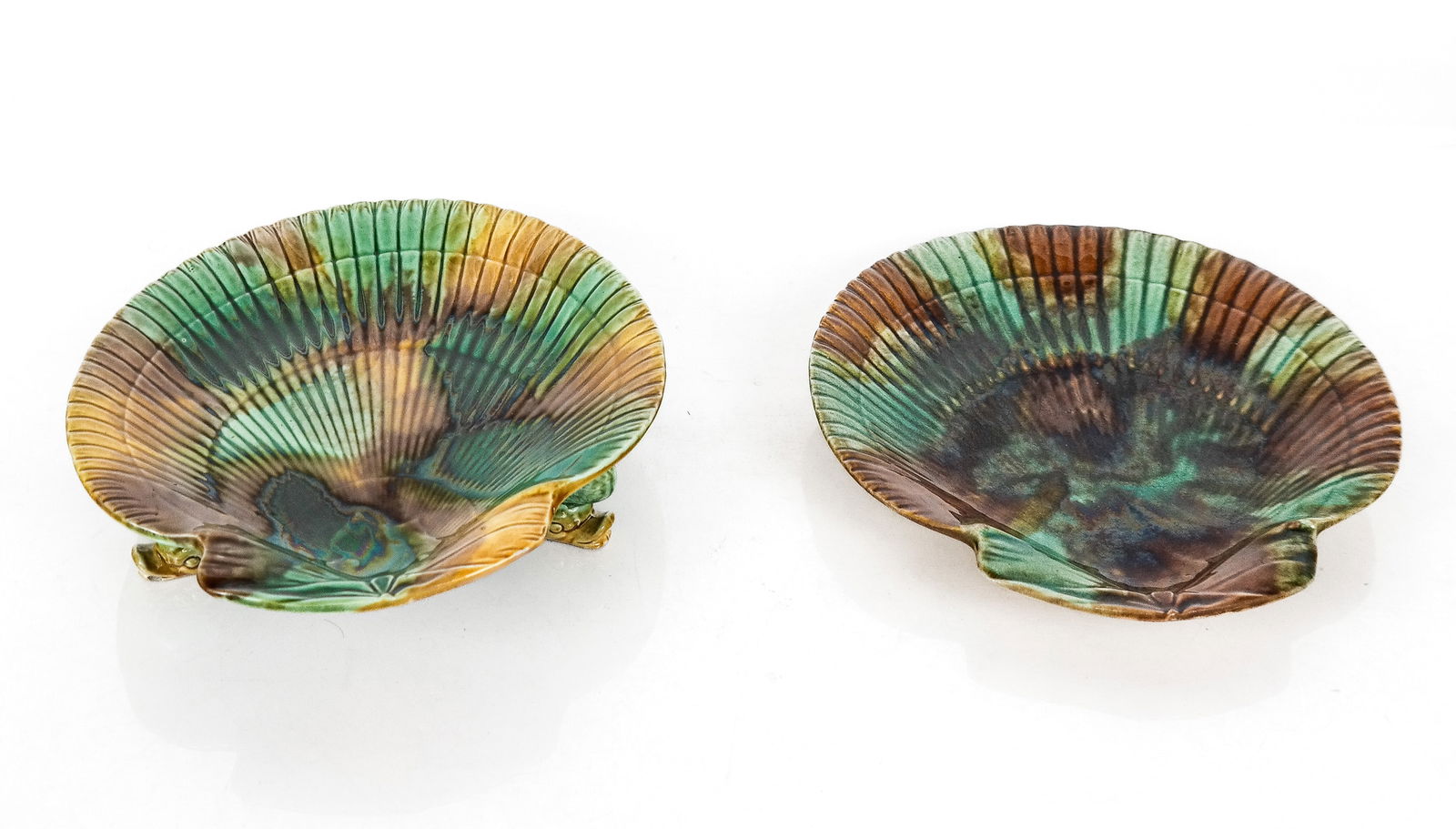 Two Wedgwood Majolica Shell Form Plates (1 of 11)