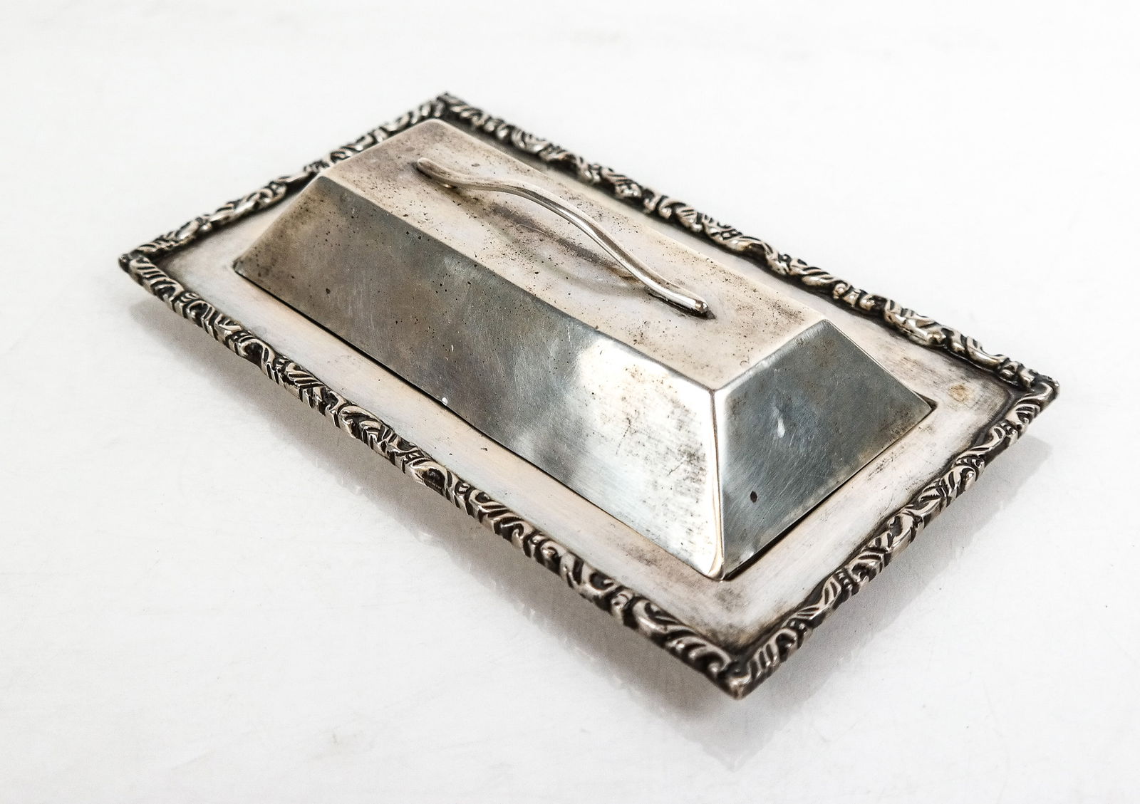 Mexican Sterling Silver Covered Butter Dish: Mexican sterling silver covered butter dish by Guillermo Nava, Taxco, Mexico, with raised border, marks to base "Plateria Taxco Sterling .925 Hecho en Mexico G. Nava S EN P". [9.5 ozt., 1.5" H x 7.25"