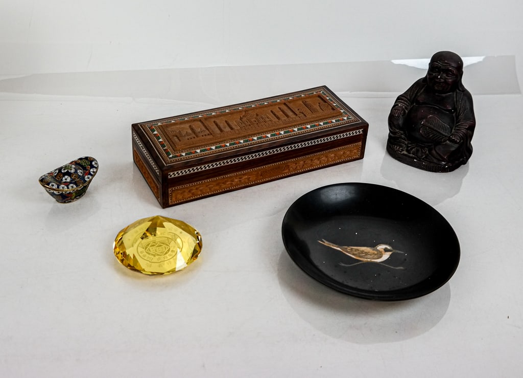 Assorted Decorative Items, 15 - 14