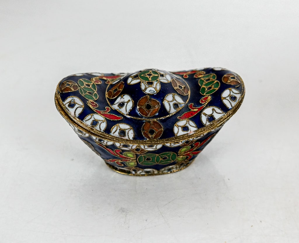 Assorted Decorative Items, 15 - 15