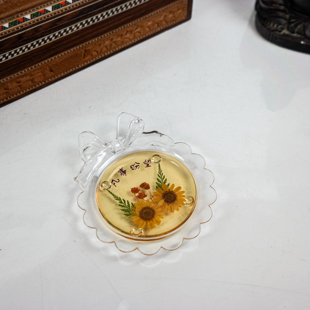 Assorted Decorative Items, 15 - 2