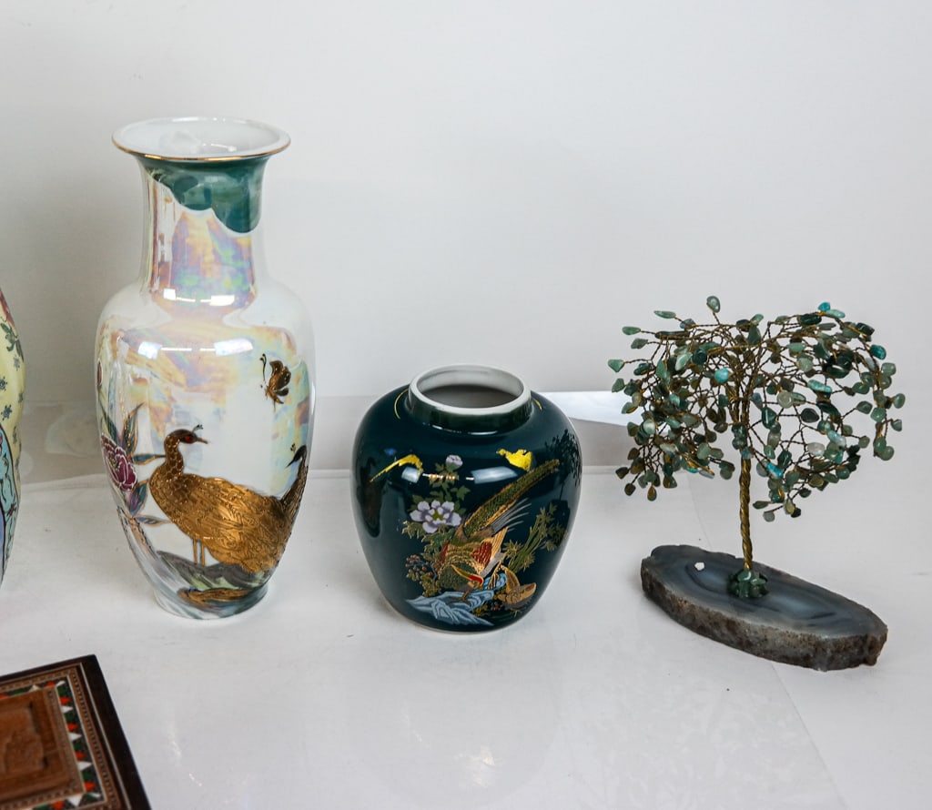 Assorted Decorative Items, 15 - 6