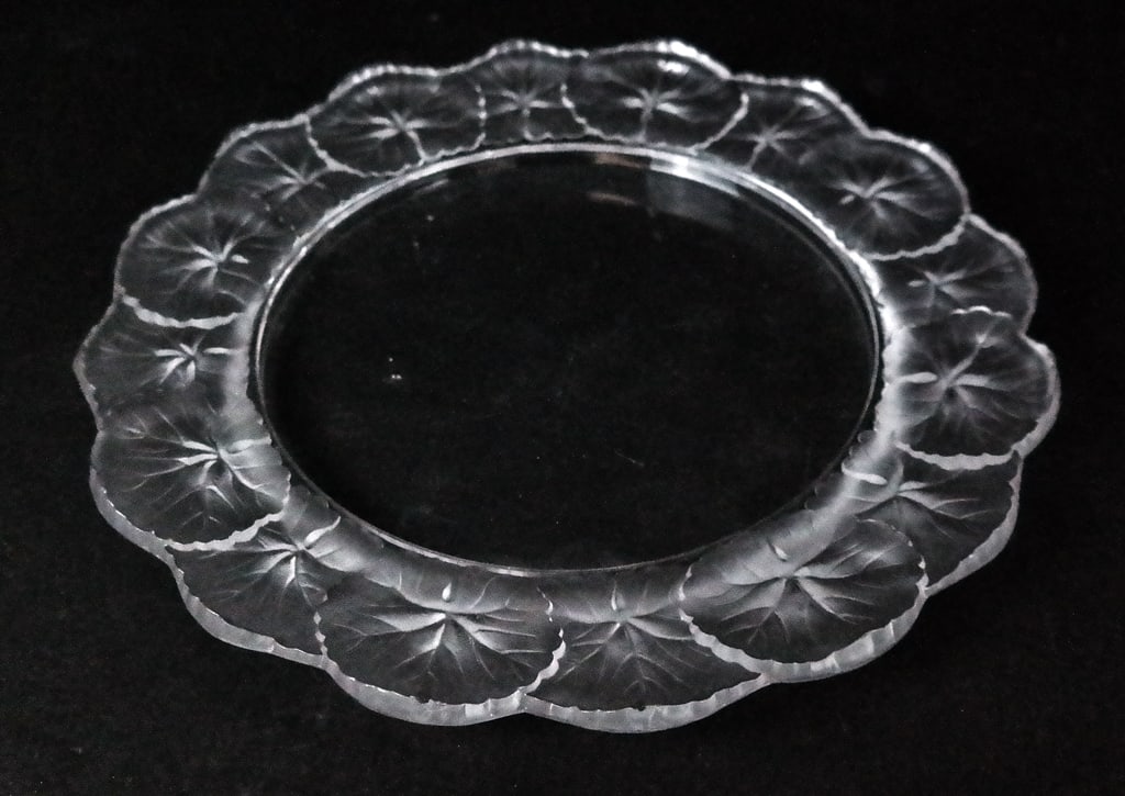Lalique Crystal "Honfleur Geranium" Plate (1 of 8)