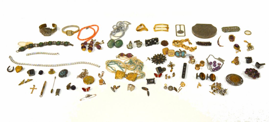 Vintage Men's and Ladies' Jewelry and Accesories: Comprises: rings, wristwatches, bracelets, earrings, pins, pendants, necklaces and others. Includes: silver, turquoise, enamel, jade, and others. 50+ items.