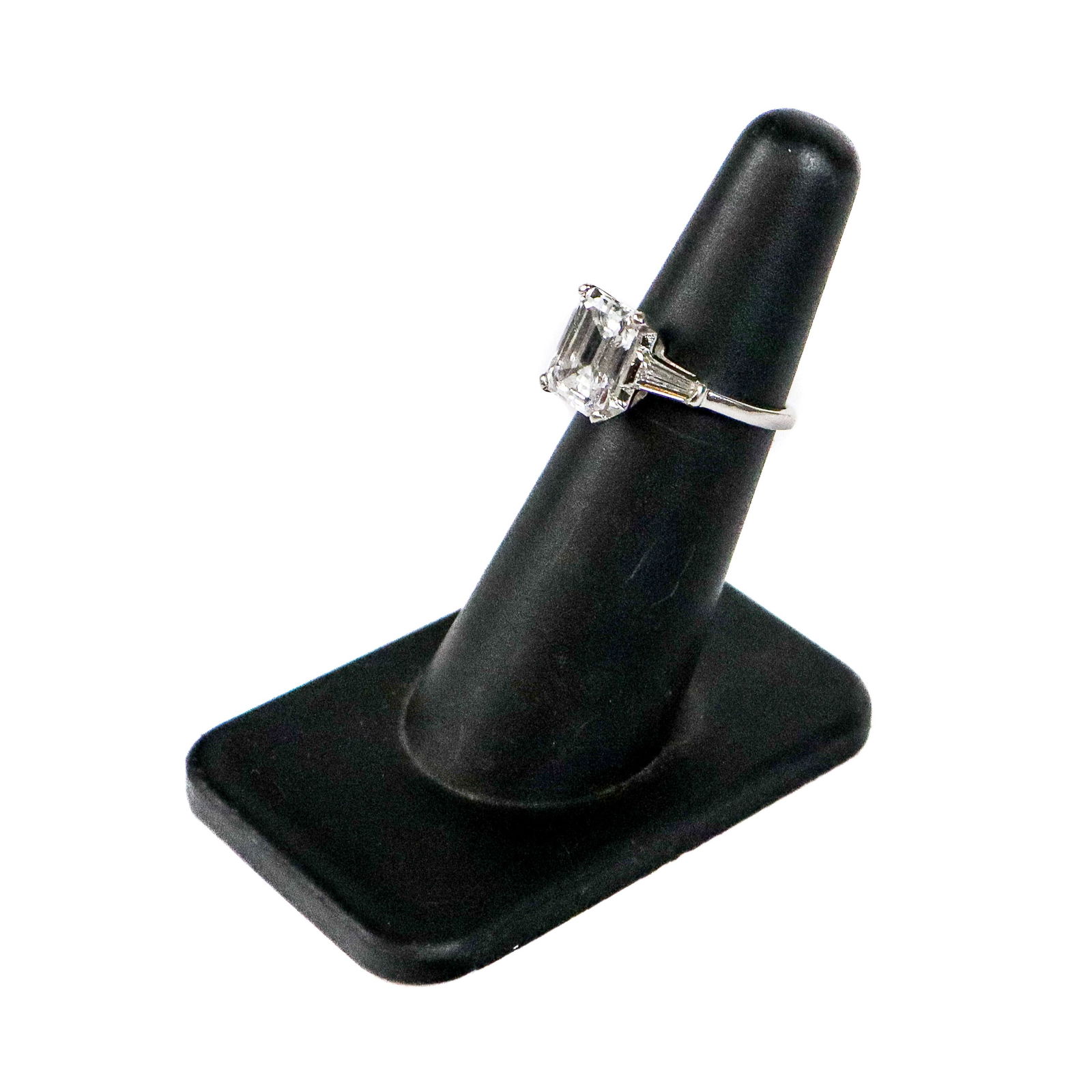 Van Cleef & Arpels Diamond Ring (1 of 20)