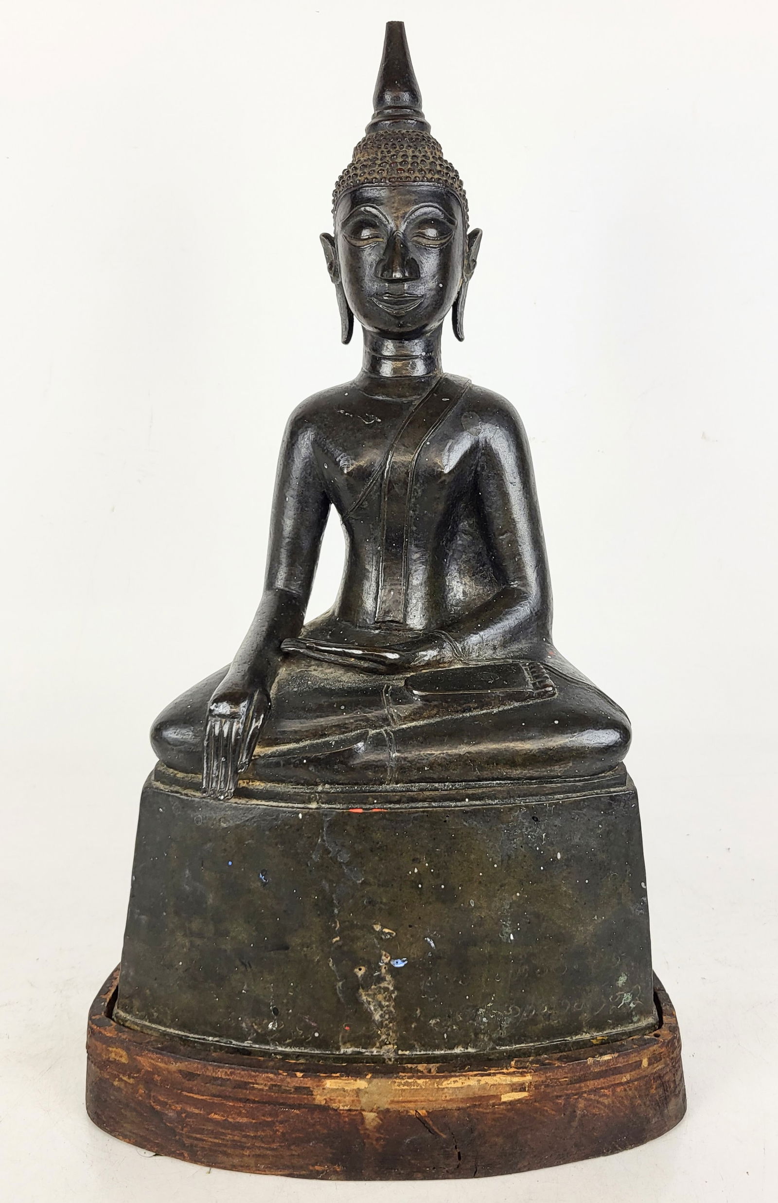 Thai Large Bronze Seated Buddha (1 of 16)